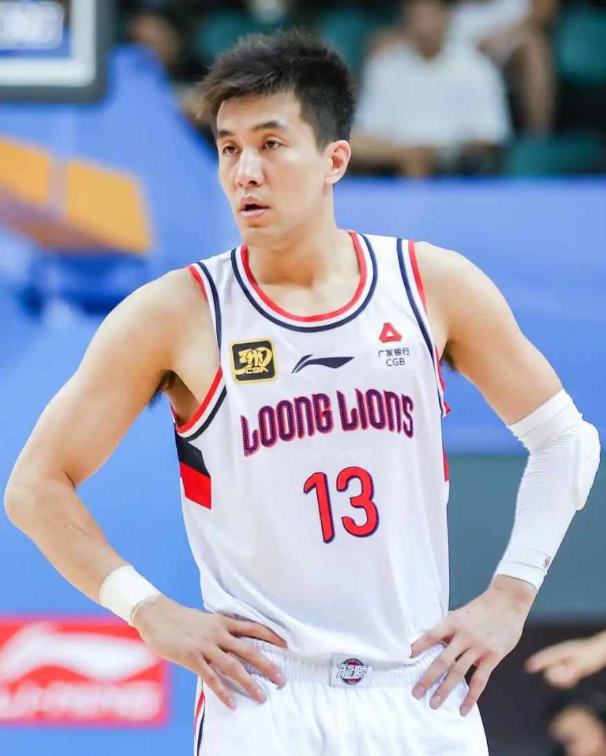 克里夫兰骑士内部会议纪要流出:今夜造点机会,CBA常规赛使命明确,更衣室氛围转暖 克里夫兰骑士内部会议纪要流出:今夜造点机会,CBA常规赛使命明确,更衣室氛围转暖